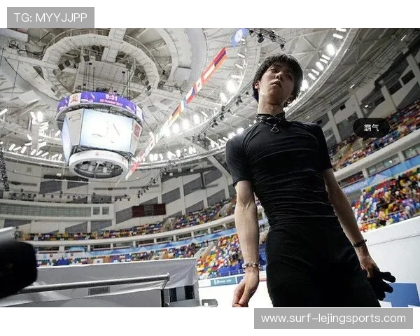 中国足球巨星霸气侧漏瞬间展现强大气场与无畏精神的狂热时刻