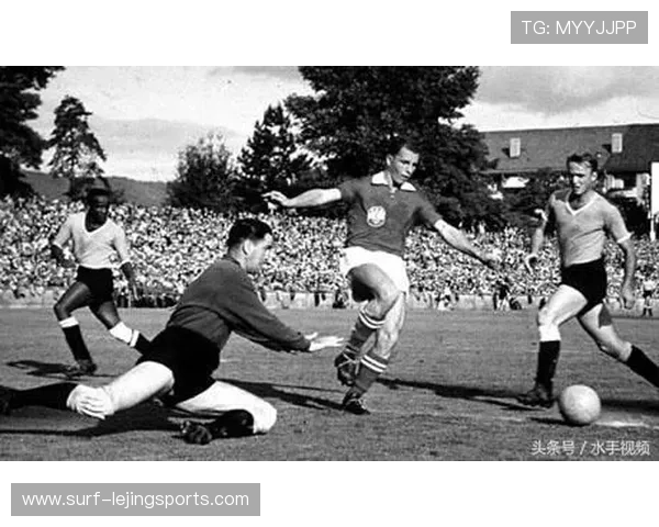 足球场32号球星是谁 解析这一号码背后的传奇人物与故事